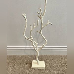 Cream necklace holder